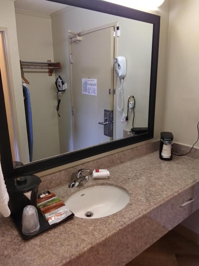 Travelodge By Wyndham Columbus State University Екстер'єр фото
