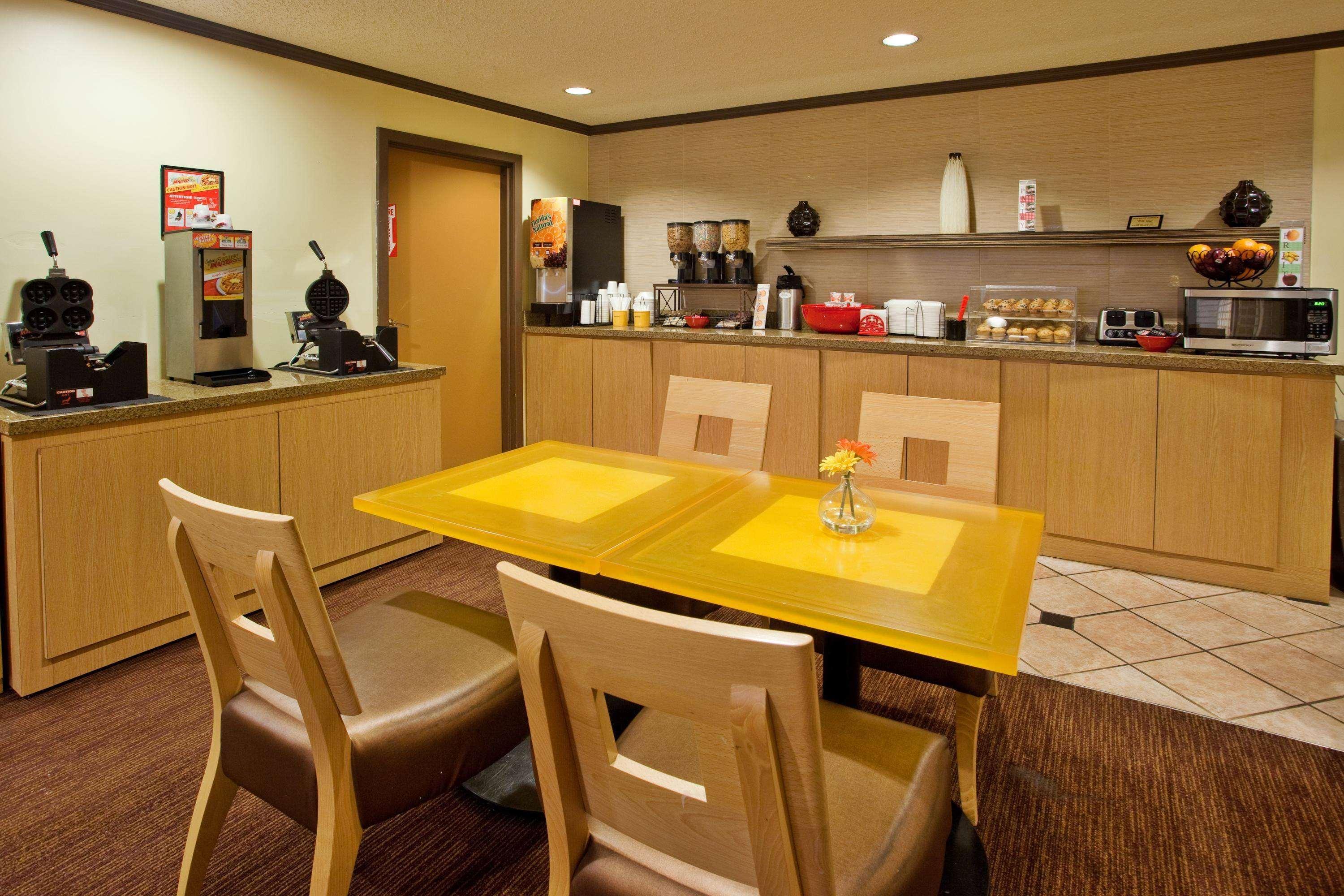 Travelodge By Wyndham Columbus State University Екстер'єр фото